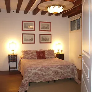  Apartamento Al Pozzo Dei Scoacamini, 100 M From San Marco, Ground Floor Italia